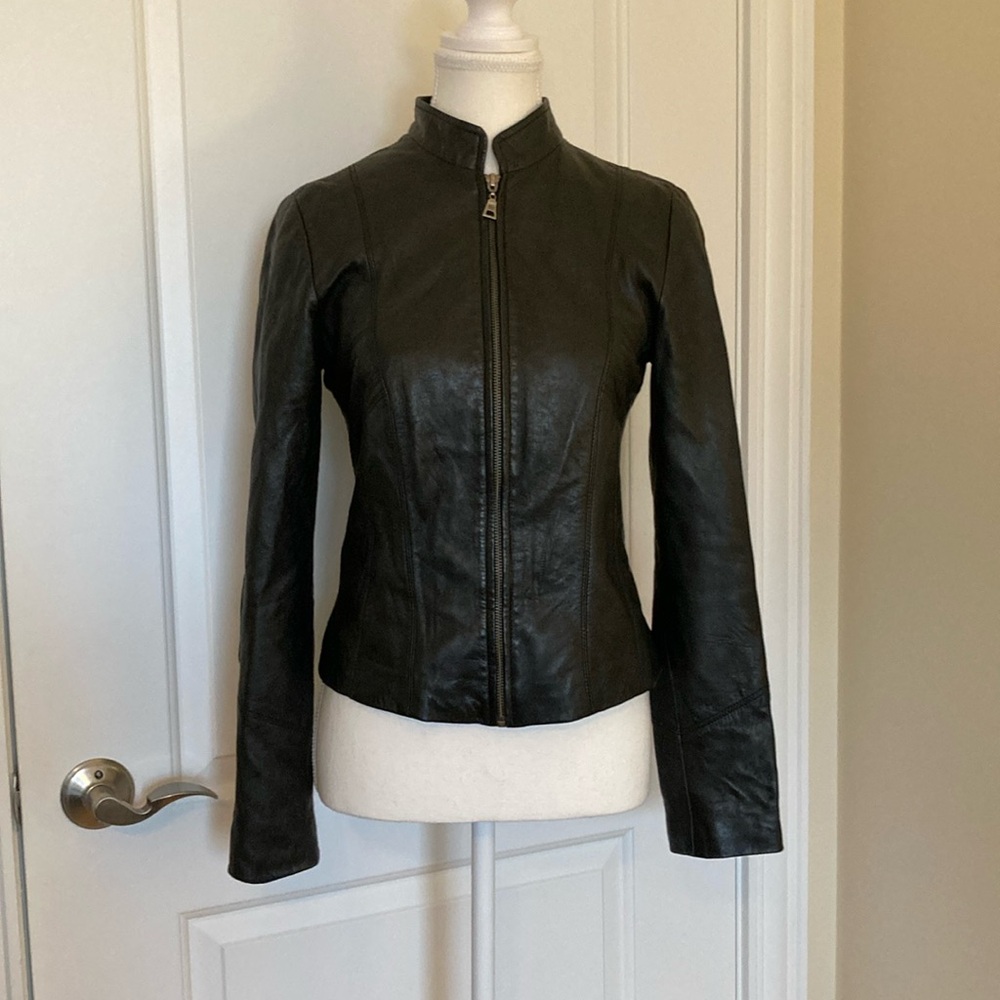 Danier Women’s Black Leather Bomber Slim Jacket Size XXS EUC